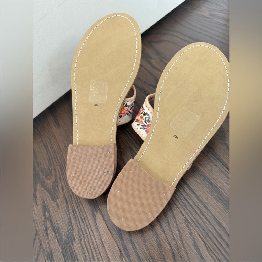 New! JACK ROGERS LIMITED EDITION
PINEAPPLE FLORAL THONG SANDALS - Picture 15 of 16